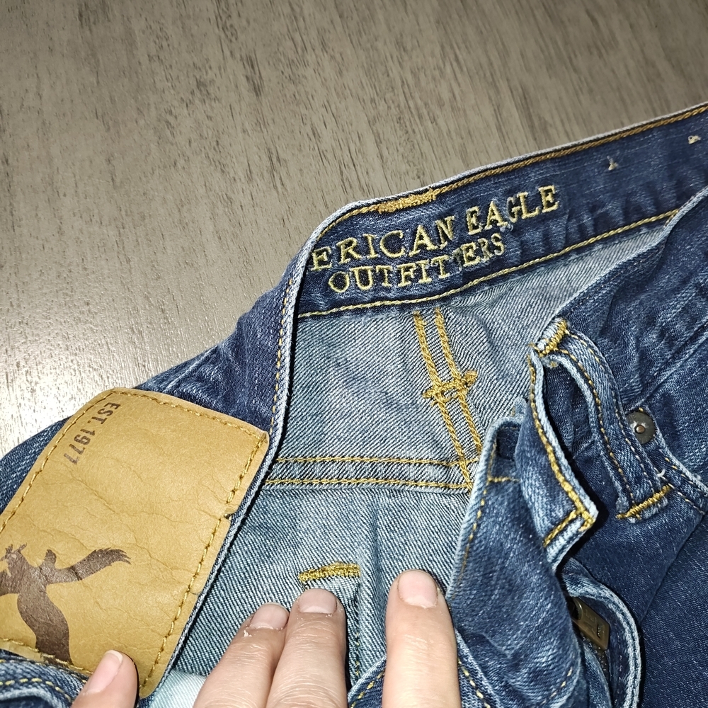 American Eagle Outfitters Woman Blue Jeans ,Size 31x32,Straight Leg,mid rise - Picture 9 of 10